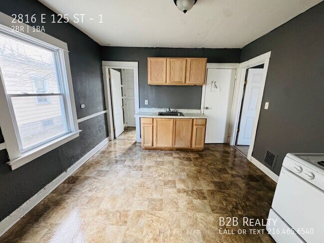 Building Photo - 2816 E 125th St