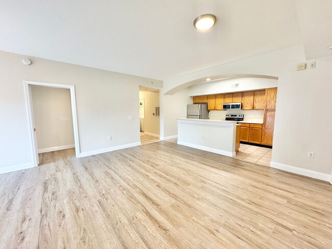 Building Photo - ** FAIRWAY PRESERVE ** 3 BED / 2 BATH COND...