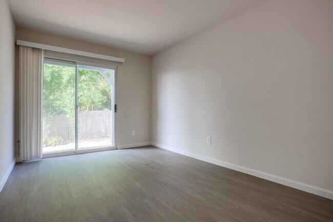 Building Photo - 243-243 N Granados Ave