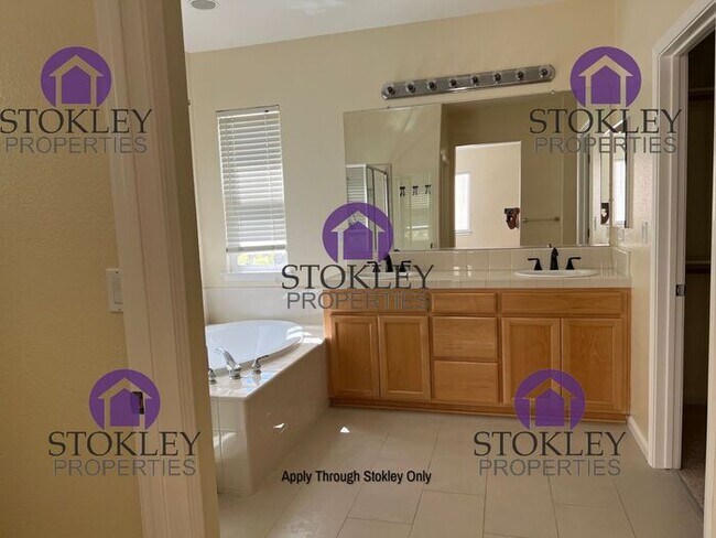 Building Photo - Stokley Properties Presents 458 Chestnut S...