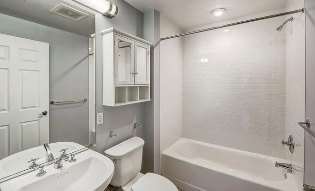 Building Photo - 1560 Blake St