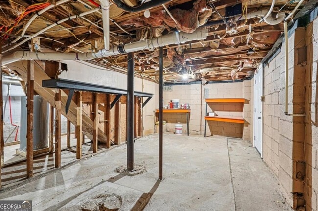 Building Photo - 172 Meador Way SE