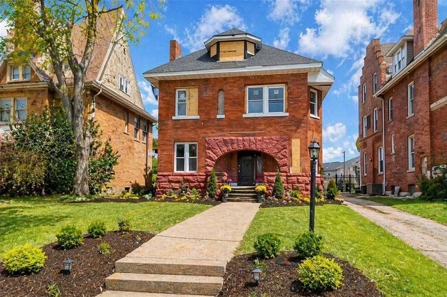 Building Photo - 4266 Washington St