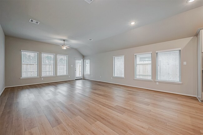 Building Photo - 8539 Int'l Fls Dr