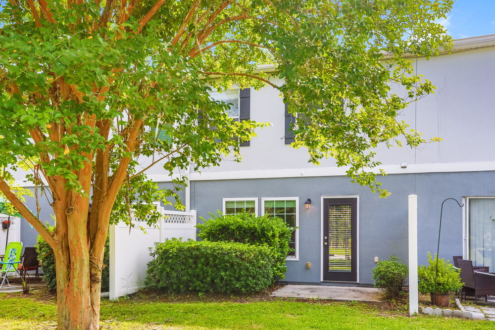 Building Photo - 899 Black Cherry Dr S