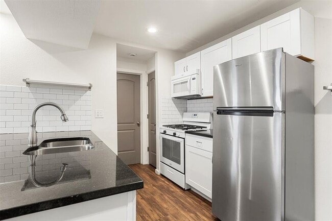 Building Photo - 7305 Grand Canyon Dr