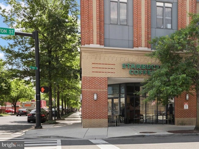 Building Photo - 811 Gibbon St