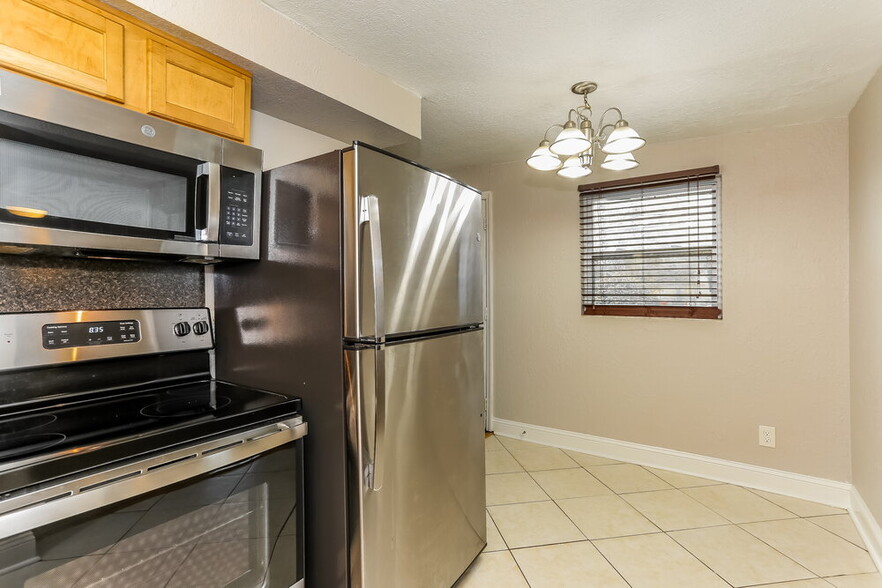 Building Photo - 1458 W 19th St