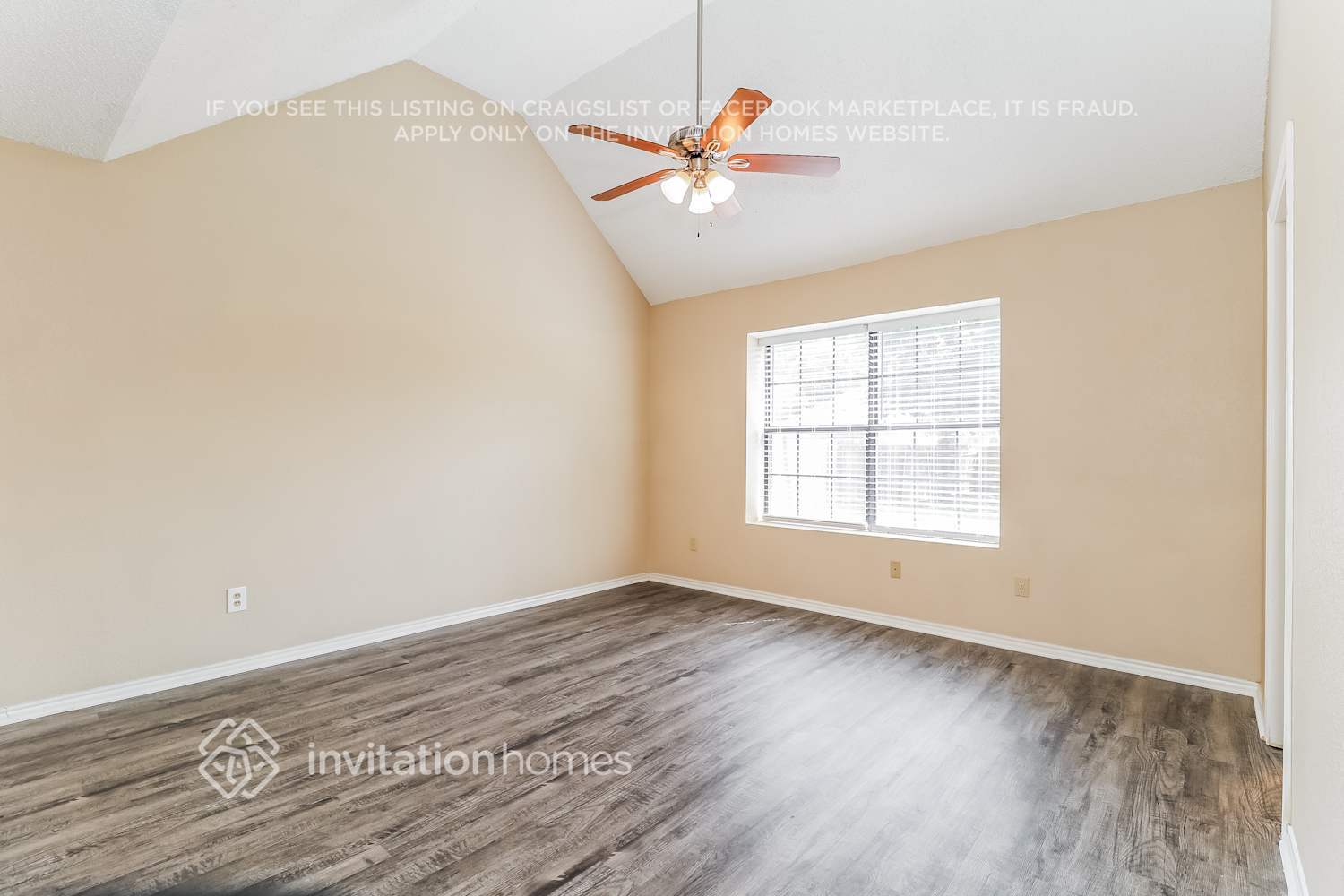 Building Photo - 3801 Devonaire Dr
