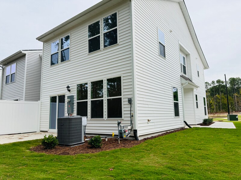 Building Photo - 1919 Hinesley Dr