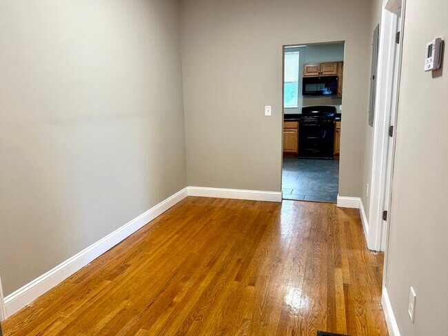 Building Photo - 20 Chase St