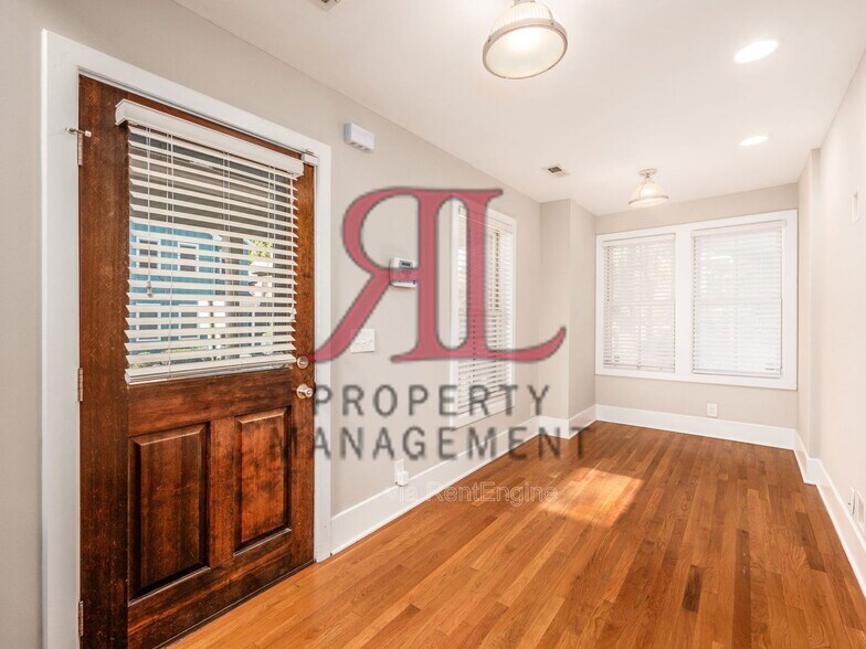 Building Photo - 782 Summit St