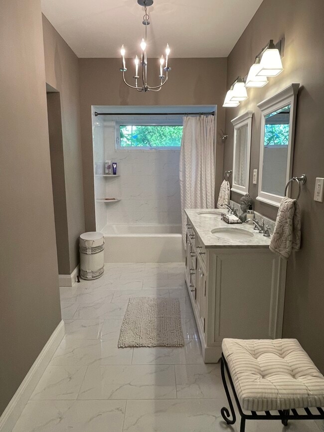 Building Photo - 805 2nd St N