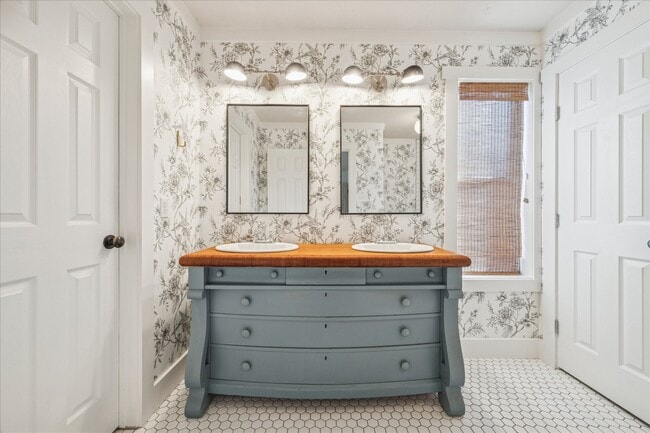 Building Photo - 2824 Meadow Brook Ct