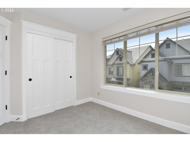 Building Photo - 11048 SW Legacy Oak Way