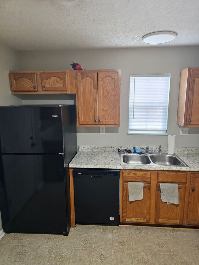 Building Photo - 1737 Moses Ave