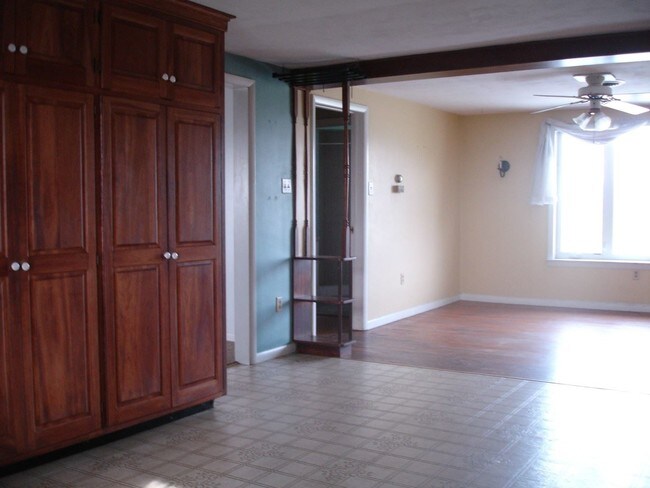 Building Photo - 2 br, 2 bath House - 1001 DEAVER ROAD