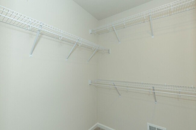 Building Photo - 3 Bed, 2 Full/2 Half Bath, Well Maintained Townhome in Inwood, WV