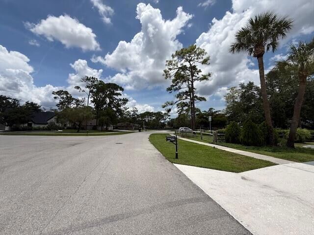 Building Photo - 847 Foresteria Ave