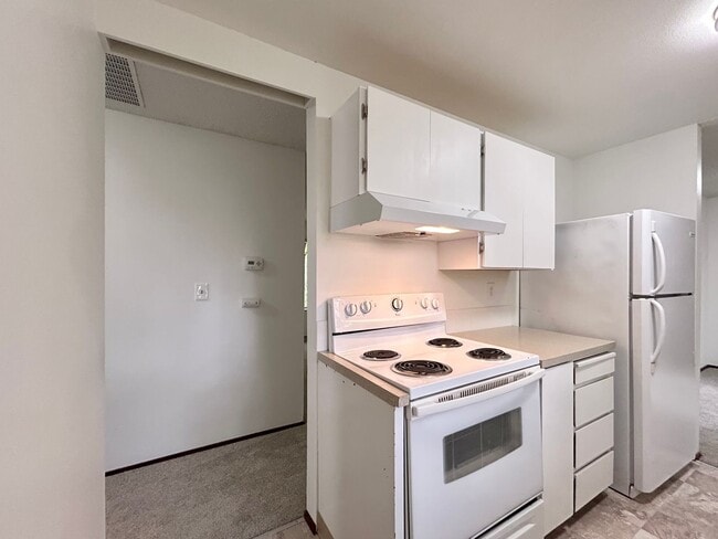 Building Photo - Bright and Open 3 Bed, 1 Bath House!