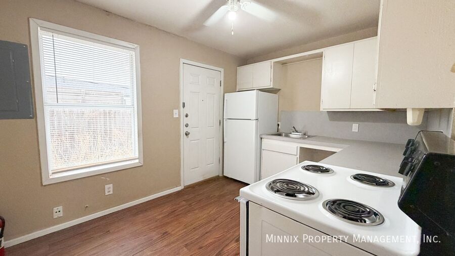 Building Photo - 310 E Lynn St