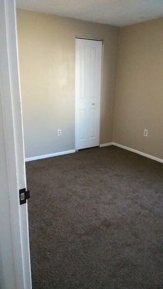 Building Photo - 610 Dahlia St