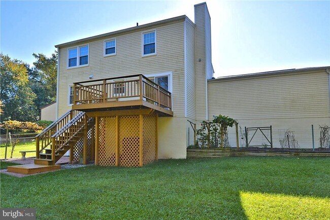 Building Photo - 5 Sanders Ct