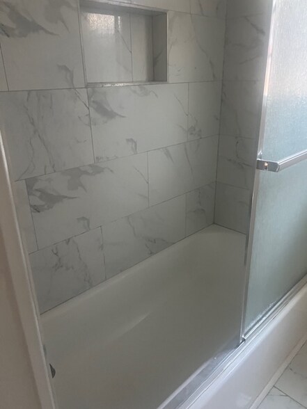 Building Photo - 407 15th Ave S