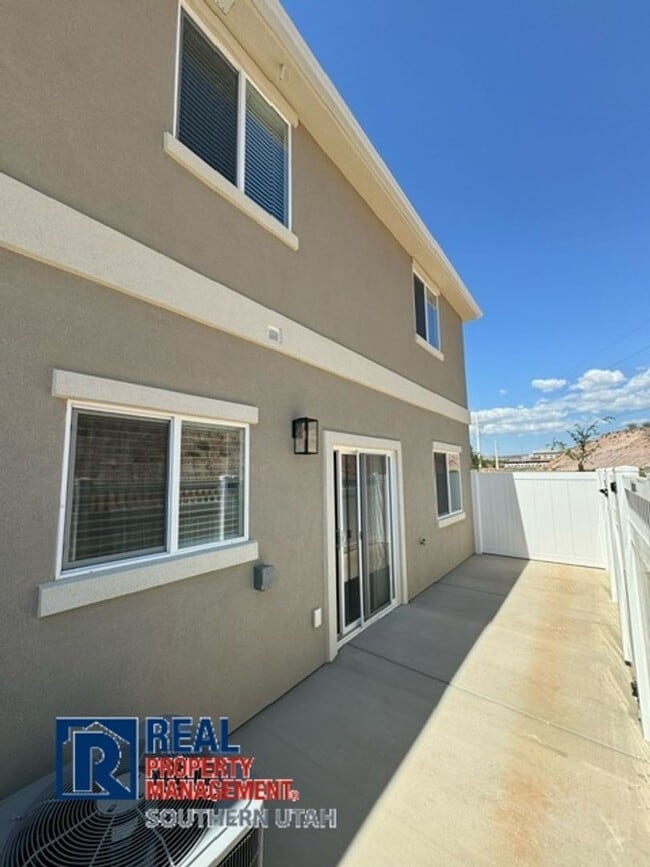 Building Photo - River Trail Townhome