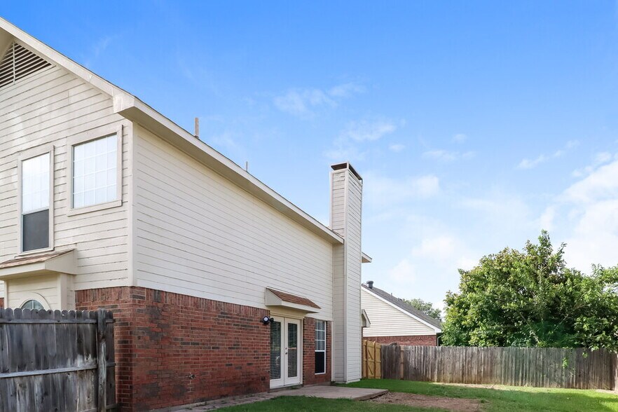 Building Photo - 4612 Greenwich Dr