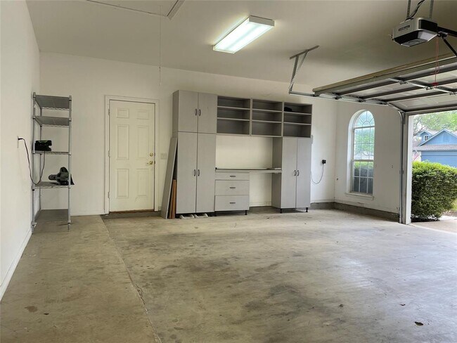 Building Photo - 120 Brazos Dr