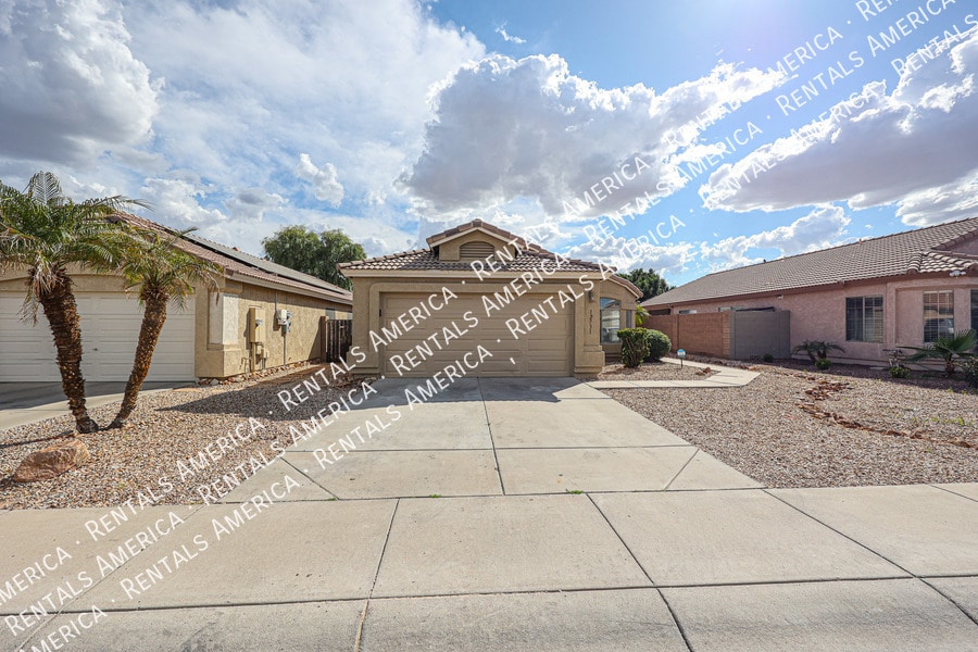 Building Photo - 12731 W Sharon Dr
