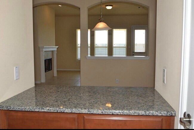 Building Photo - 7219 Pearl Terrace Ln