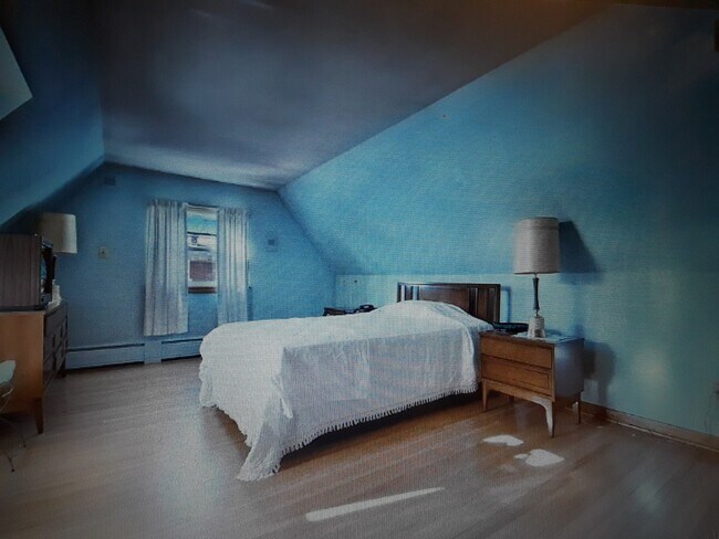 Badroom 3 - 2203 Forest Ave