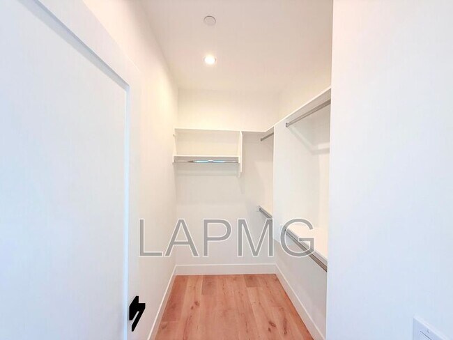 Building Photo - 3414 London St