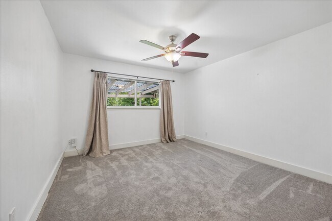 Building Photo - 10303 Greenwillow Dr