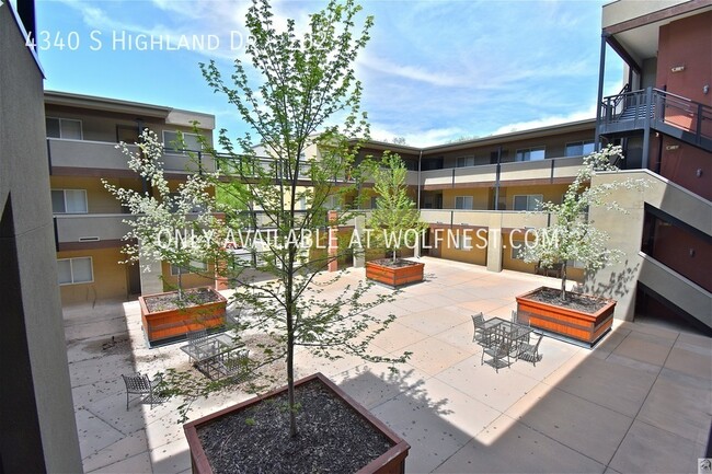 Building Photo - Beautiful 2 Bedroom Holladay Condo!