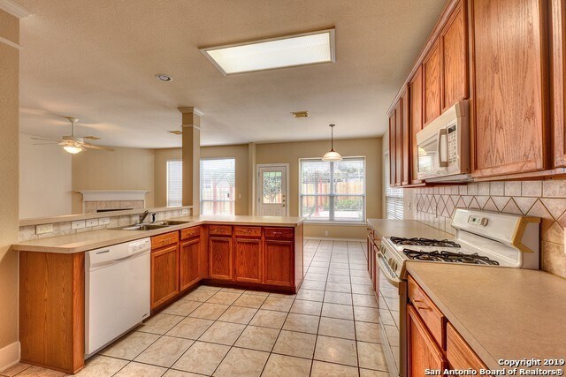 Building Photo - 5 Bedroom/3 Bath Village at Encino Park Su...