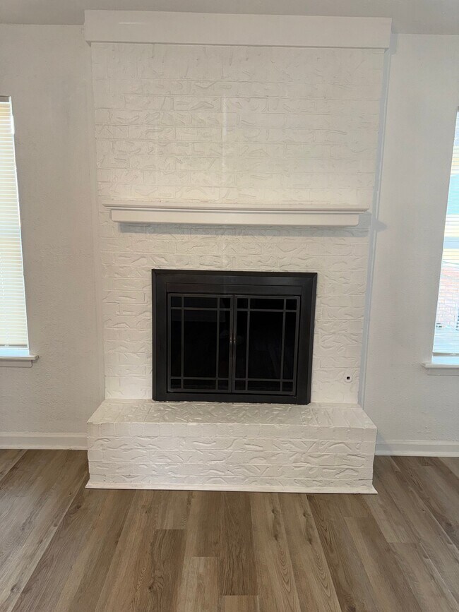 Building Photo - 3115 Nebraska St