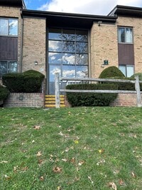 Building Photo - 7 Charles Ln