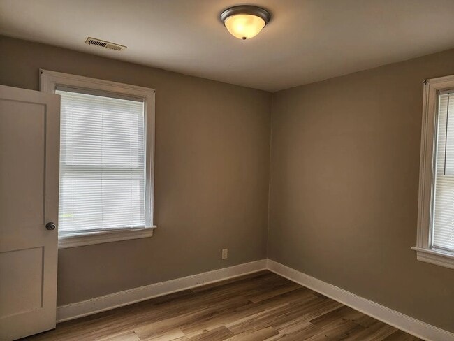 Building Photo - 115 S Ivy Ave