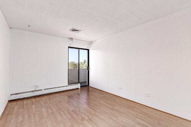 Building Photo - Three Bed / Two bath at the Cherry Creek P...