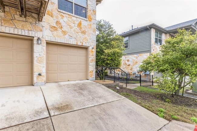 Building Photo - 3101 Davis Ln