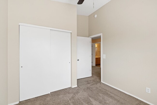 Building Photo - 6098 S Place Du Lis