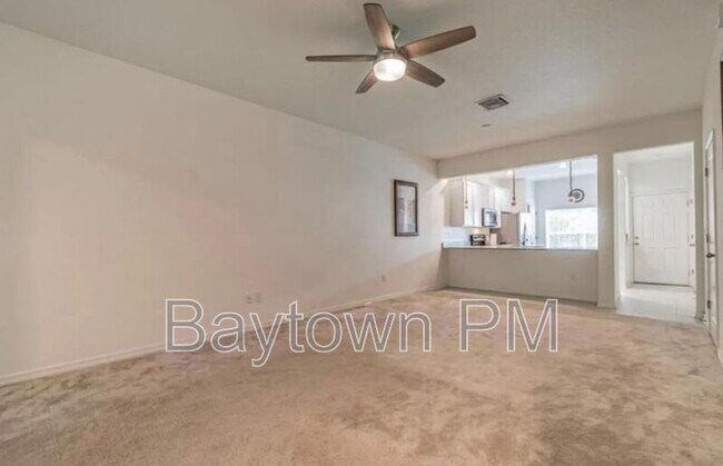 Building Photo - 1122 Hillhurst Dr