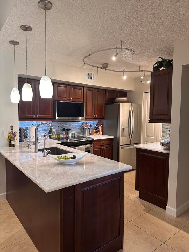 Building Photo - 180 Yacht Club Way