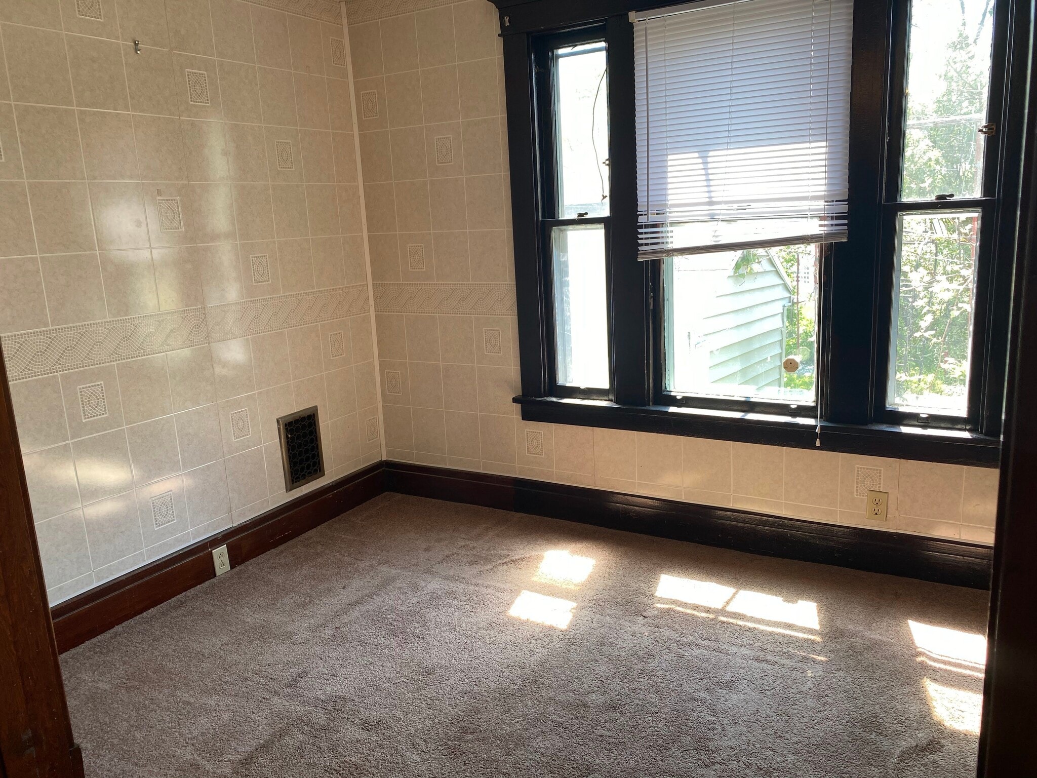 Building Photo - 135 Folger St