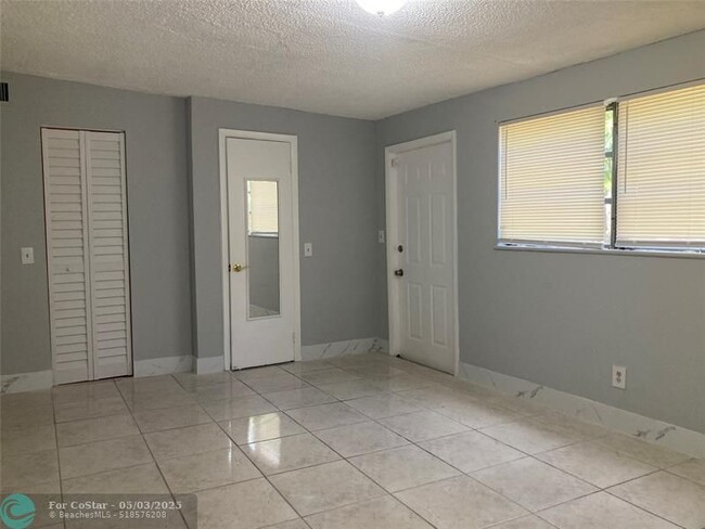 Building Photo - 3630 SW 46th Ave