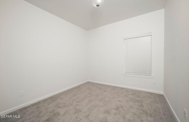 Building Photo - 1060 Hoppas St