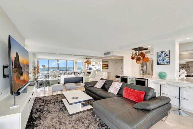 Building Photo - 5550 N Ocean Dr